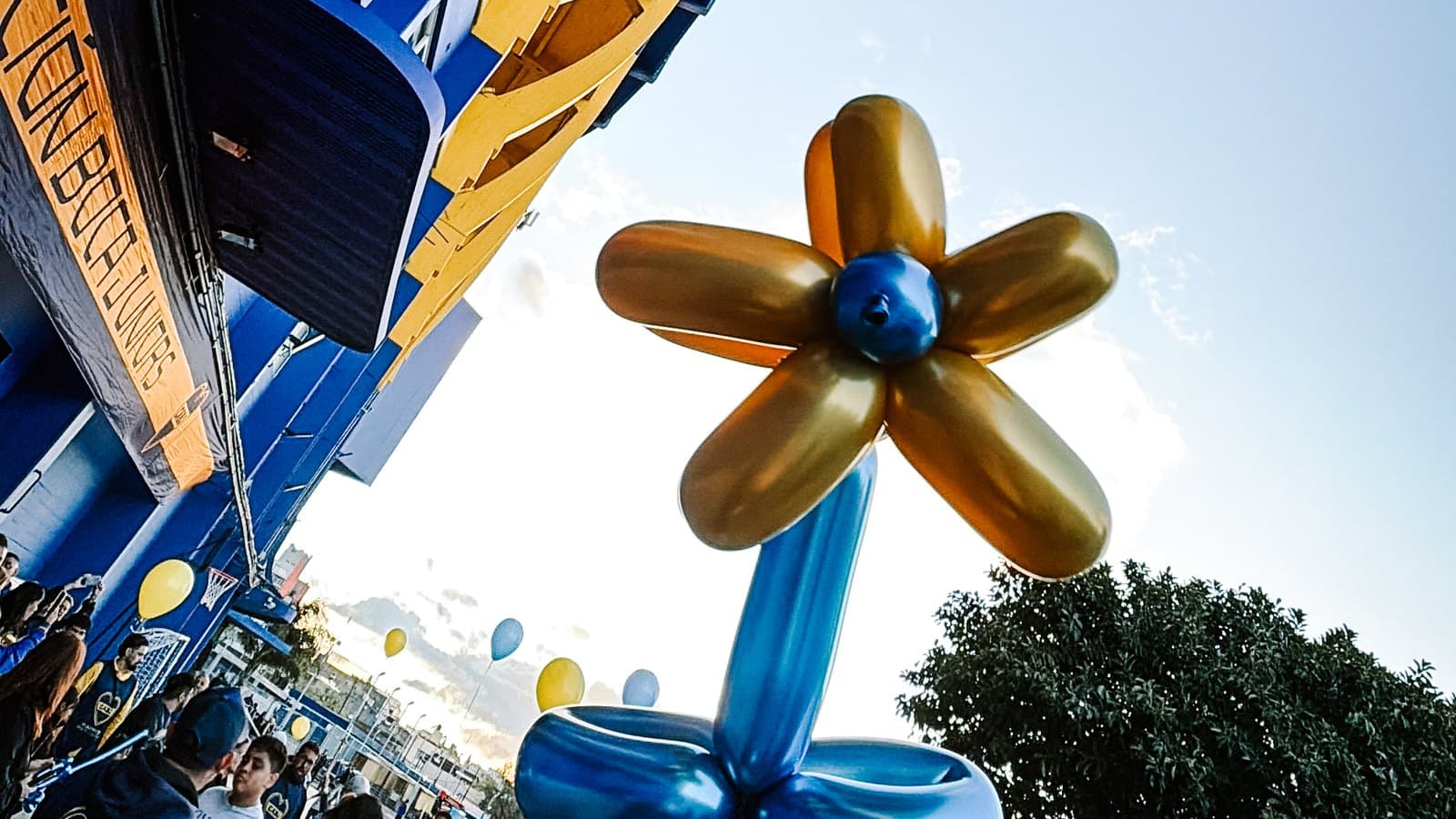 La primavera se vivió en azul y oro